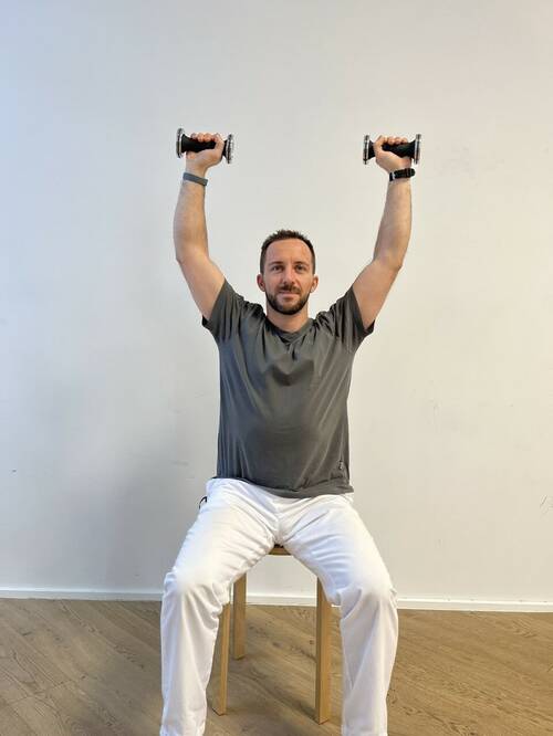 Manfred Lehner im TRINICUM beim Hanteltraining